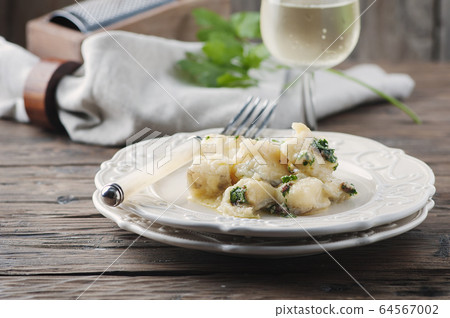 Italian traditional codfish with onion and parsley 64567002