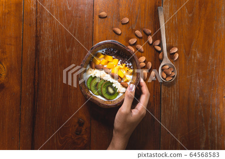 Yoghurt, mixed fruit and cereal 64568583