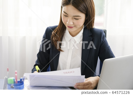 Female business woman 64571226
