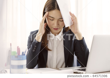 Business woman  stress 64571306