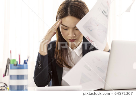Business woman  stress 64571307