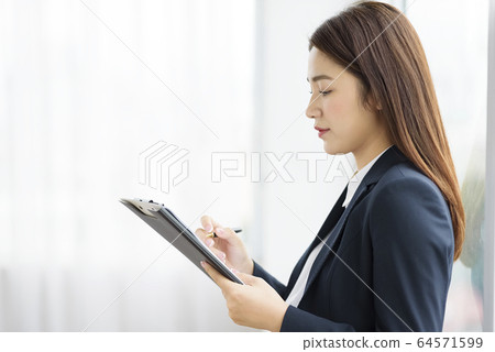 Female business woman 64571599