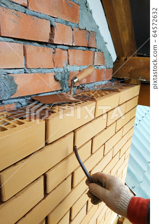 The master lays masonry silicate brick, the walls The master lays masonry silicate brick, the walls 64572632