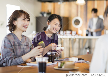 Business woman lunch Business woman lunch 64574232