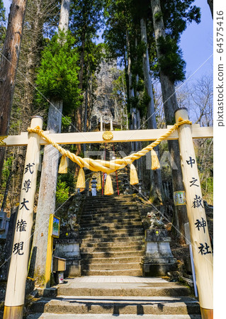 Nakanotake Shrine approach (vertical) Nakanotake Shrine approach (vertical) 64575416