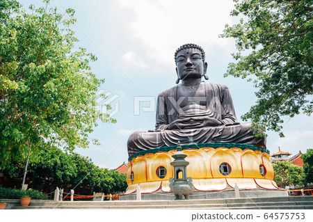 Buddha Statue at Bagua Mountain Baguashan in Changhua, Taiwan 64575753