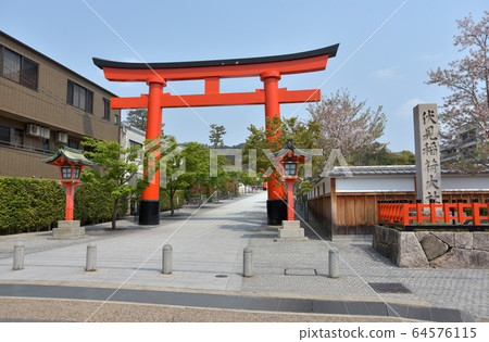 Fushimi-Inari Taisha Shrine Torii Fushimi-Inari Taisha Shrine Torii 64576115