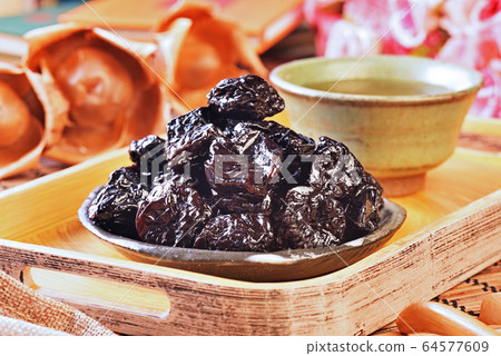 Dried black dates Dried black dates 64577609