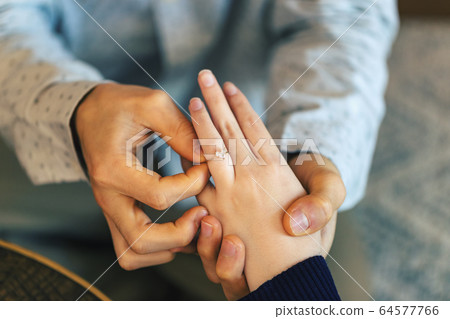 Ring present proposal 64577766