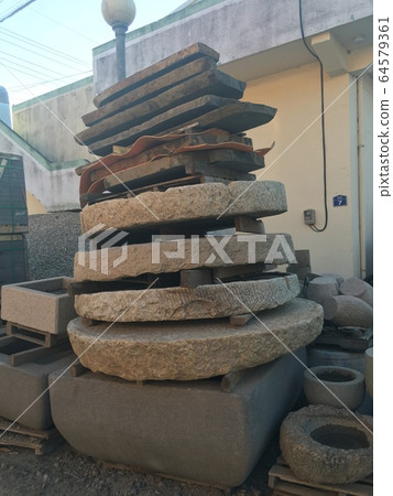 一大堆石頭 一大堆石頭 64579361