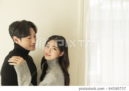 Lifestyle, man and woman, atmosphere 64580737