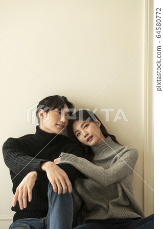 Lifestyle, man and woman, atmosphere 64580772