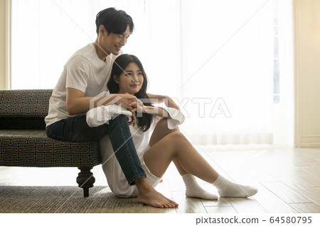 Lifestyle, man and woman, weekend Lifestyle, man and woman, weekend 64580795