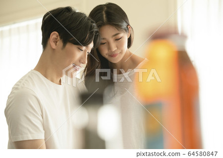 生活方式，男人和女人，烹飪 64580847