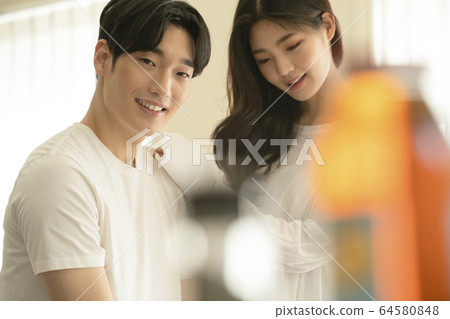 生活方式，男人和女人，烹飪 64580848