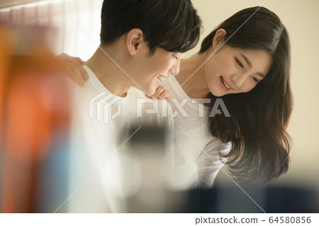 生活方式,男人和女人,烹飪 生活方式,男人和女人,烹飪 64580856