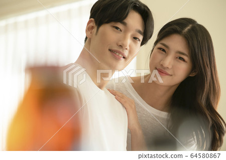 生活方式,男人和女人,烹飪 生活方式,男人和女人,烹飪 64580867