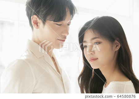 Lifestyle, man, newlyweds Lifestyle, man, newlyweds 64580876