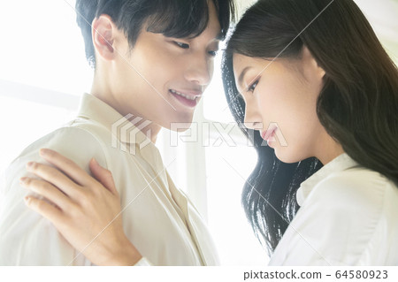 Lifestyle, man and woman, newlyweds 64580923