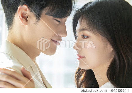 Lifestyle, man and woman, newlyweds Lifestyle, man and woman, newlyweds 64580944