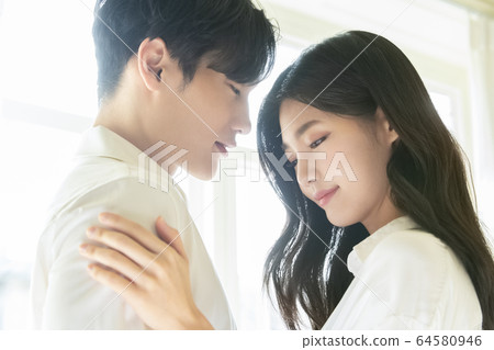 Lifestyle, man and woman, newlyweds 64580946