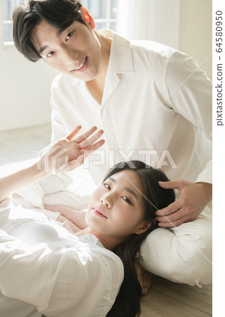 Lifestyle, man and woman, newlyweds Lifestyle, man and woman, newlyweds 64580950