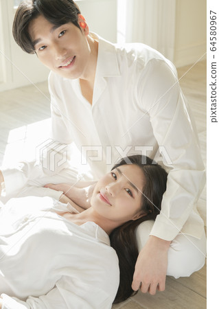 Lifestyle, man and woman, newlyweds Lifestyle, man and woman, newlyweds 64580967