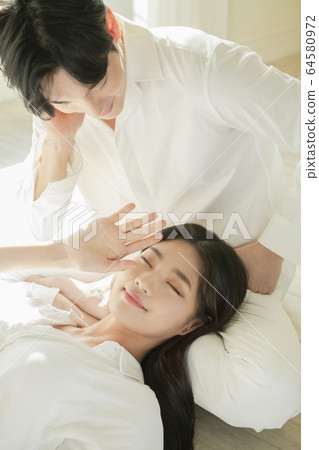 Lifestyle, man and woman, newlyweds Lifestyle, man and woman, newlyweds 64580972