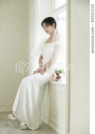 Lifestyle, woman, wedding 64581258
