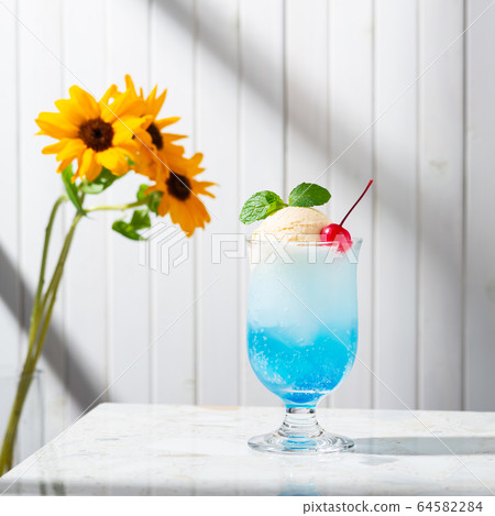 Summer cream soda 64582284