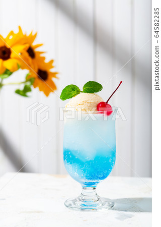 Summer cream soda 64582285