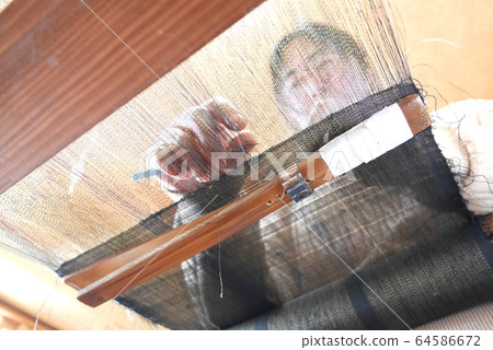 Amami Oshima Oshima pongee weaving experience demonstration tour 64586672