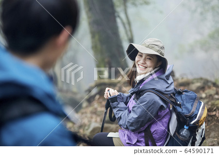 A couple to climb 64590171