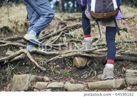 A couple to climb 64590182