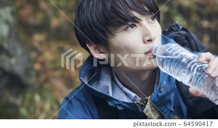 A man resting in the mountains A man resting in the mountains 64590417