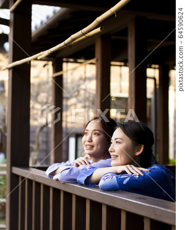 Women and friends enjoying a hot spring trip 64590624