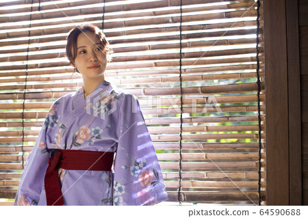 Woman enjoying a hot spring trip 64590688