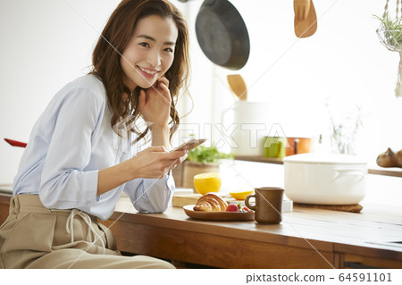 吃早餐的女人』 64591101