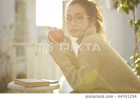 水果和婦女 水果和婦女 64591284