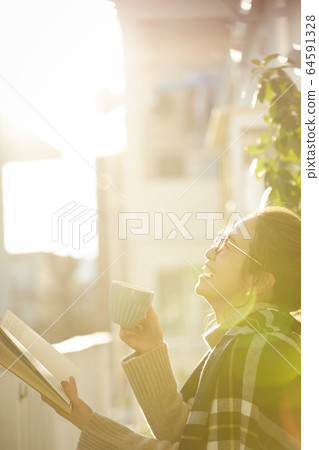 woman reading woman reading 64591328