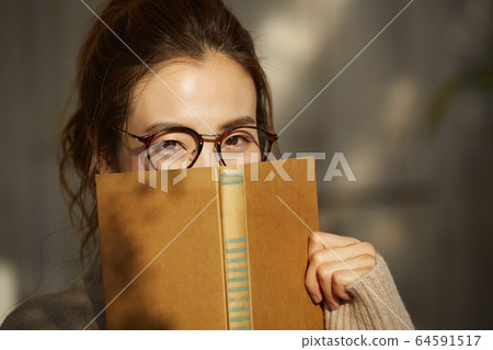 woman reading woman reading 64591517