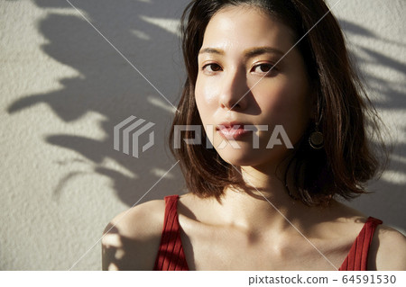 女仕女肖像 64591530