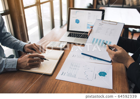 Managers are using tablets to analyze sales cost Managers are using tablets to analyze sales cost 64592339