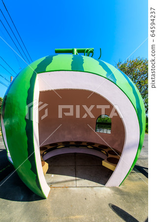 Fruit bus stop: Watermelon [Onagai Town, Isahaya City, Nagasaki Prefecture] 64594237
