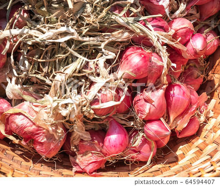 Organic shallot background vegetables. 64594407