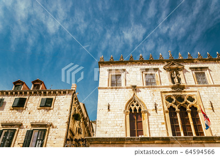 Old town medieval Sponza Palace in Dubrovnik, Croatia Old town medieval Sponza Palace in Dubrovnik, Croatia 64594566