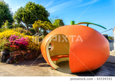 Fruit bus stop: Mikan orange [Konagai Town, Isahaya City, Nagasaki Prefecture] 64594591
