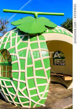 Fruit bus stop: Melon [Konagai Town, Isahaya City, Nagasaki Prefecture] 64594681