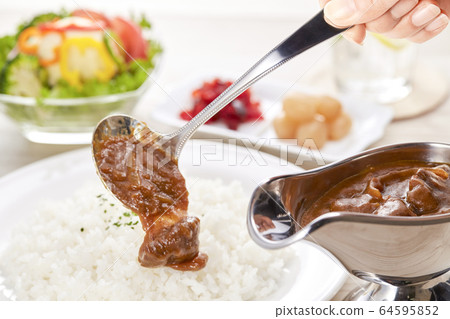 牛肉咖哩燉了很長時間 牛肉咖哩燉了很長時間 64595852