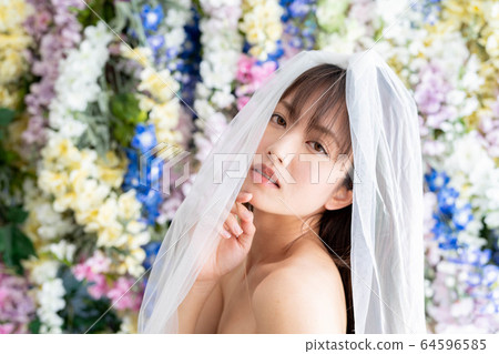 Beautiful woman Beautiful woman 64596585